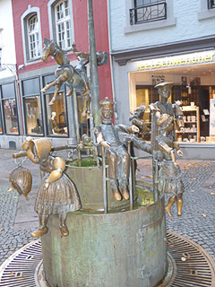 02 Acquisgrana - Kramerstrasse - La fontana delle bambole