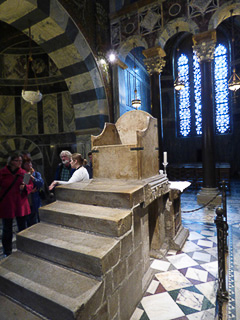 18 Acquisgrana - Il Duomo - Il trono di Carlo Magno, nel matroneo