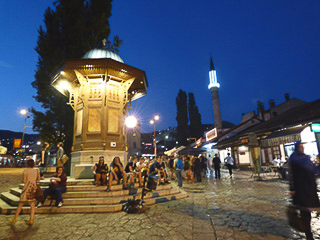 22 - Sarajevo - Piazza dei piccioni con la fontana Sebilj