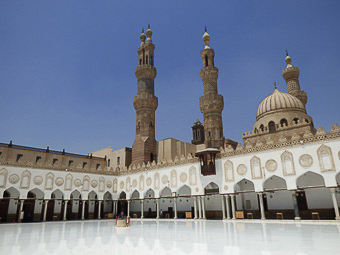 55 - Bab el Futuh - Moschea di El Azhar - Il cortile porticato e i tre minareti