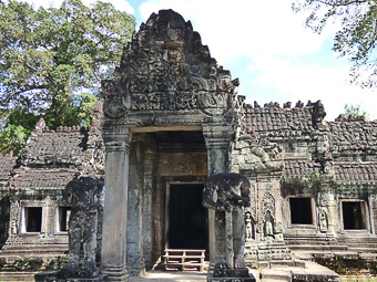 30 Siem Reap - Preah Khan - Gopura del 1¯ recinto