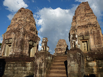 37 Siem Reap - Mebon orientale