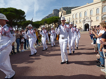 08 Monaco - Città Vecchia - Il Cambio della Guardia davanti al Palazzo dei Principi