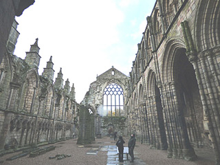 17 Le rovine di Holyrood abbey