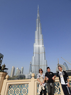 02 Dubai downtown - Famiglia al Burj Khalifa (828 m.)