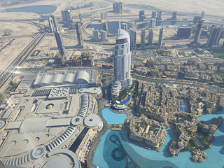 14 Dubai downtown -   At the Top (555 m.) - Il lago artificiale ai piedi del Burj Khalifa e l'Address the mall