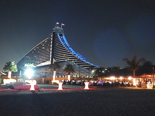 17 Jumeirah - Villa beach restaurant del Jumeirah beach hotel