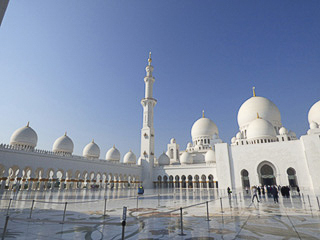 35 Abu Dhabi - Moschea Sheikh Zayed - Il cortile marmoreo