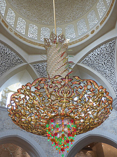 39 Abu Dhabi - Moschea Sheikh Zayed - Il grande lampadario centrale