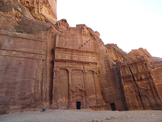 17 Petra - La strada delle facciate