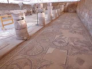 21 Petra - Chiesa bizantina - I mosaici della navata destra