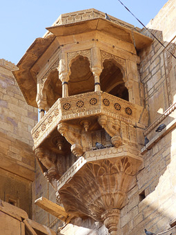 21 Jaisalmer - Jaisalmer fort - Stupenda balconata dopo Ganesh pol