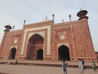 47 Agra - La Moschea de Taj Mahal