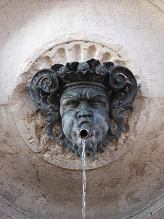 23 Ancona - Fontana del Calamo, una delle 13 teste