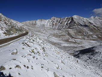 19 Vista dal Khardung la (5.602 metri)