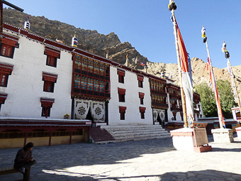 34 Hemis gompa - Cortile