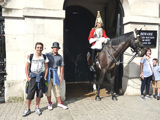 07 Whitehall - Giorgio e Paolo a Horse Guards