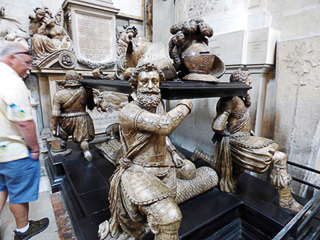 26 Westminster abbey - Ambulacro sx - Monumento in alabastro di sir Francis Vere