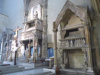 06 - Basilica di Santa Chiara - Presbiterio - Sepolcro di Carlo d'Angiò, duca di Calabria di Tino da Camaino