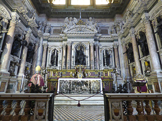 25 - Duomo - Reale cappella del Tesoro di San Gennaro - Altare maggiore