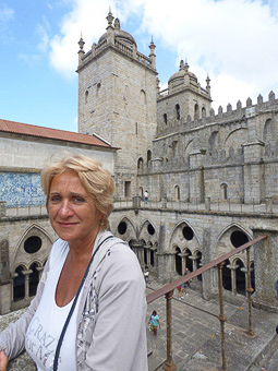 39 - Porto - Sé, cattedrale - Gosia nel chiostro