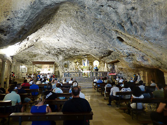 28 Monte S.Angelo - Santuario di S.Michele Arcangelo - Grotta delle apparizioni