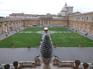 21 Vaticano - Musei Vaticani - Cortile della Pigna