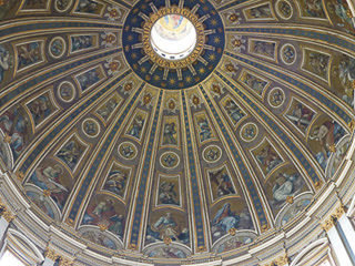 32 Vaticano - Basilica di San Pietro - Centro del transetto - La Cupola, di Michelangelo