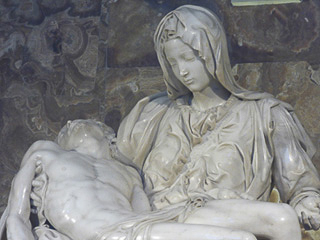 36 Vaticano - Basilica di San Pietro - Navata destra - La PietÖ, di Michelangelo 