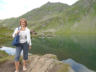 03 Al termine della Trasfagarasan - Gosia al lago Balea jpg