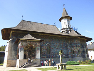 23 Bucovina - Monastero di Sucevita - Arcata sopra porticato sud - Affreschi dell'Apocalisse