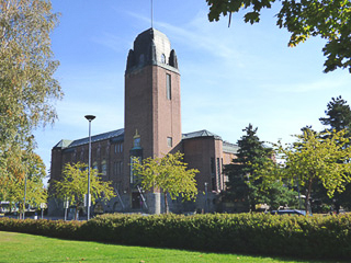 05 Joensuu - Il Municipio sulla Kuappatori, la piazza del mercato