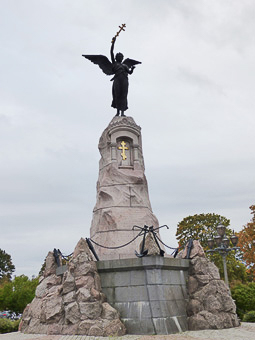 17 - Parco Kadriorg - Monumento alla Russalka, commemora il suo affondamento nel 1863