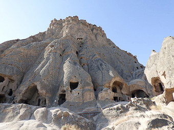 11 Cappadocia - Monastero di Selime (scavato nella roccia)