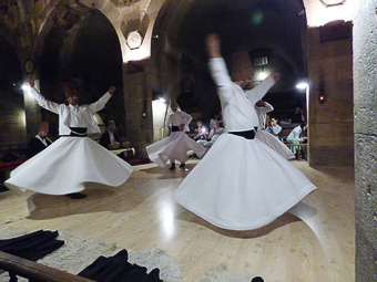 14 Cappadocia - Caravanserraglio di Saruhan - Esibizione dei Dervisci rotanti