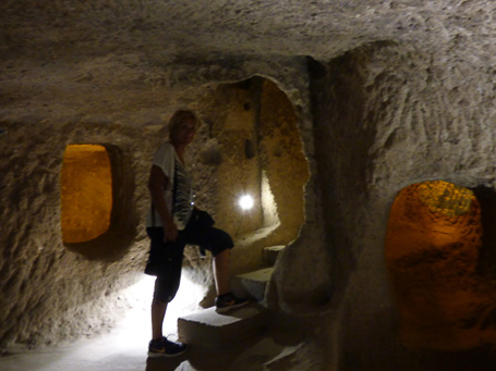 17 Cappadocia - Gosia nella cittÖ sotterranea di Kaymakli