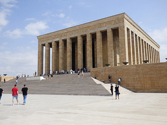 22 Ankara - Mausoleo Antikabir (creato per il padre della patria turca, il primo presidente, Ataturk)